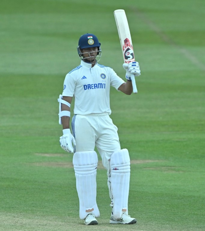 Yashasvi Jaiswal height
