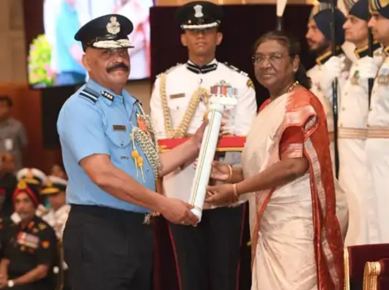Jeetendra Mishra was honored with the Distinguished Service Medal by President Droupadi Murmu